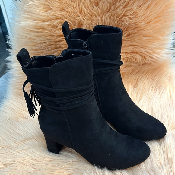 😍Black Heeled Suede Scrunch Winter Boots Sz 6.5 Journee Collection NEW! - Picture 1 of 10